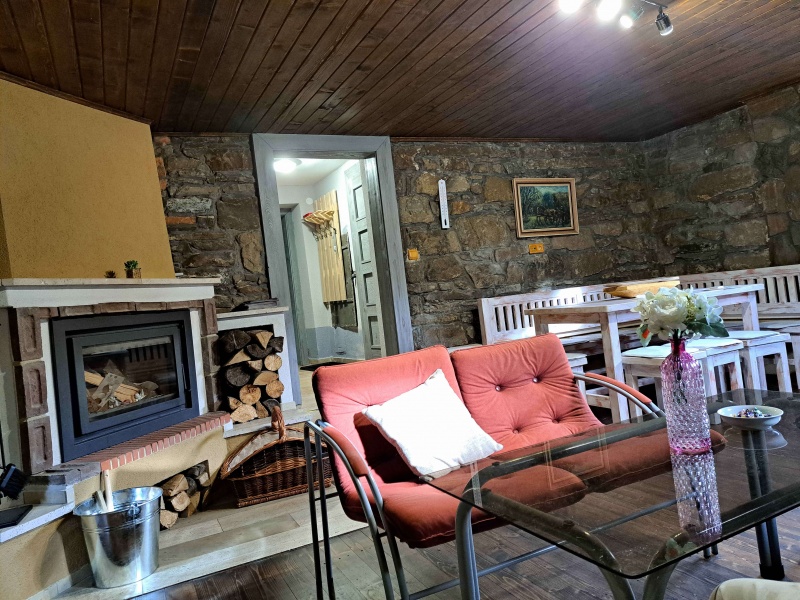 Apartmán 1 - obývačka s krbom Apartmán 1 - obývačka s krbom