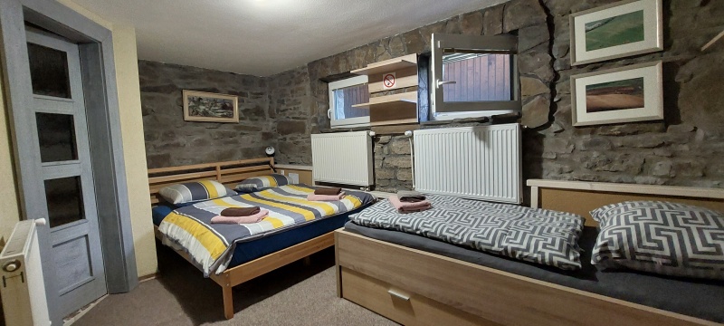 Apartmán 1 - Spálňa 1 (pre max. 4 osoby) Apartmán 1 - Spálňa 1 (pre max. 4 osoby)