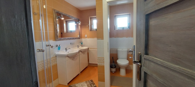 Apartmán 3 - Kúpeľňa so samostatným WC Apartmán 3 - Kúpeľňa so samostatným WC