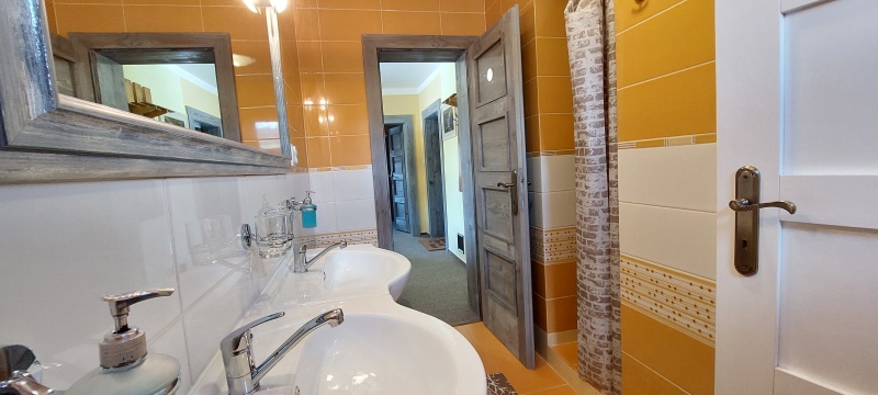 Apartmán 4 - Kúpeľňa -Sprchovým kutom Apartmán 4 - Kúpeľňa -Sprchovým kutom