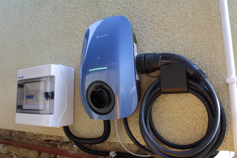 Wallbox je nabíjacia stanica určená na nabíjanie elektromobilov Wallbox je nabíjacia stanica určená na nabíjanie elektromobilov